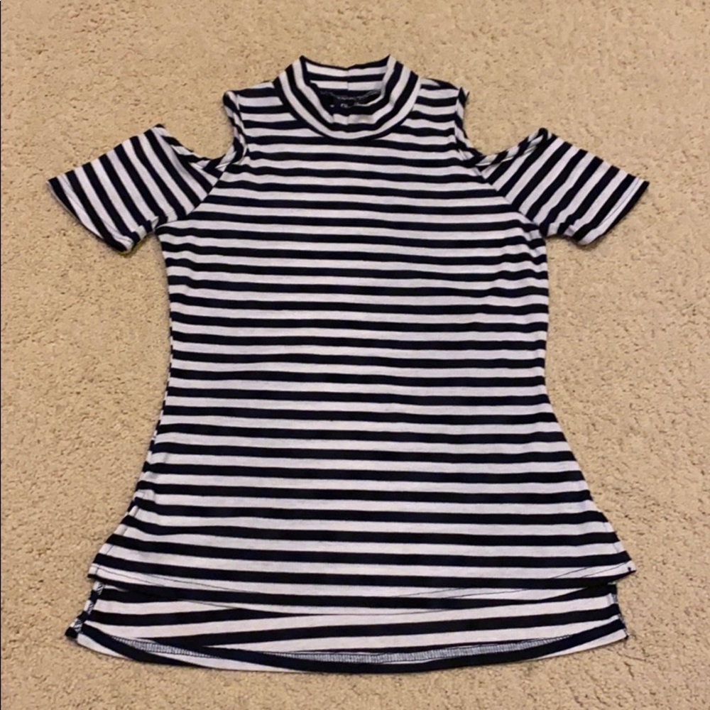 Rue 21 Cold Shoulder knit top